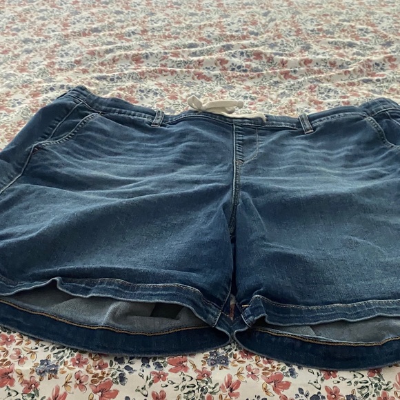 Weekend Mid Rise Bermuda Shorts - Picture 1 of 4